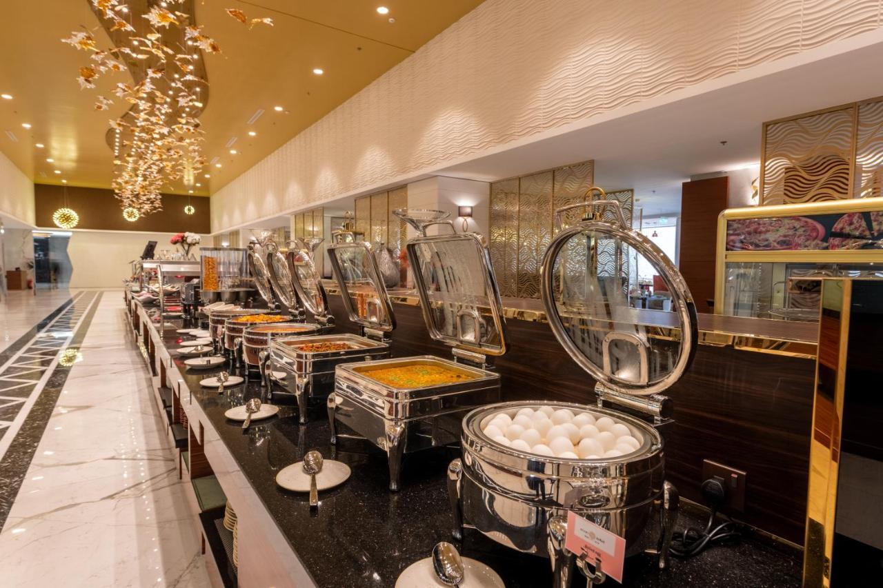 Nivel Hotel Abha Khamis Mushait Exteriör bild A buffet at a hotel