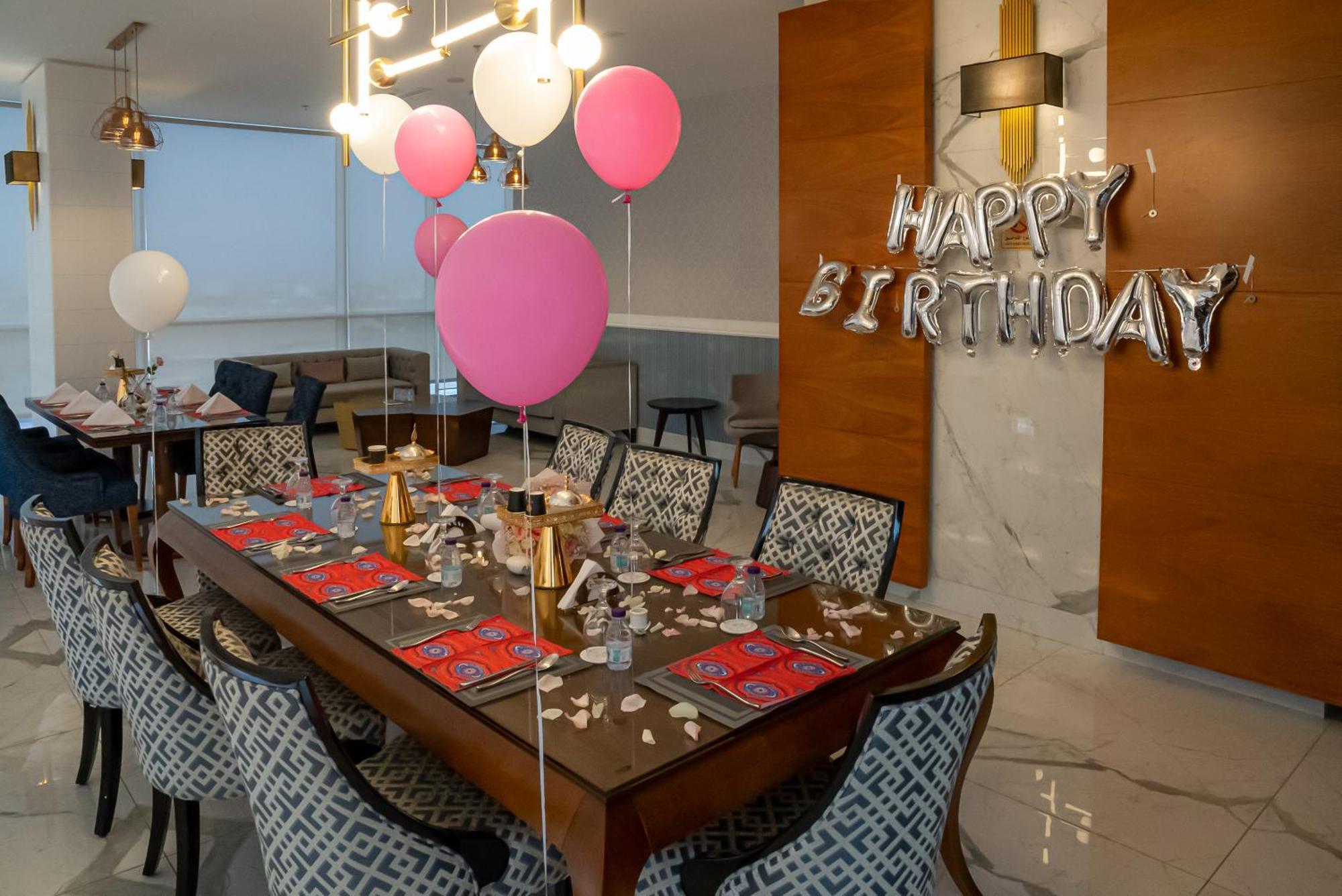 Nivel Hotel Abha Khamis Mushait Exteriör bild A birthday party